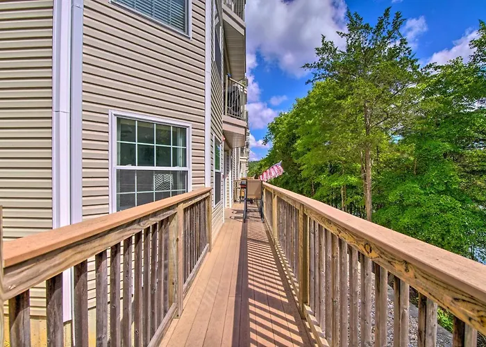 Bright Ozarks Condo W/ Balcony & Lake Views!