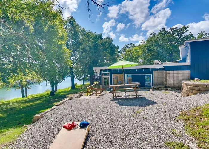 Serene Kimberling City Retreat W/ Boat Dock & Slip