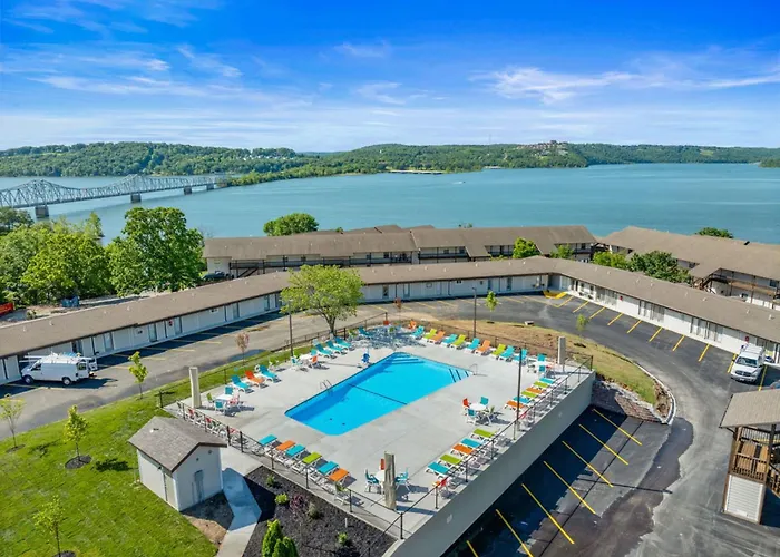 Oasis On Table Rock Lake
