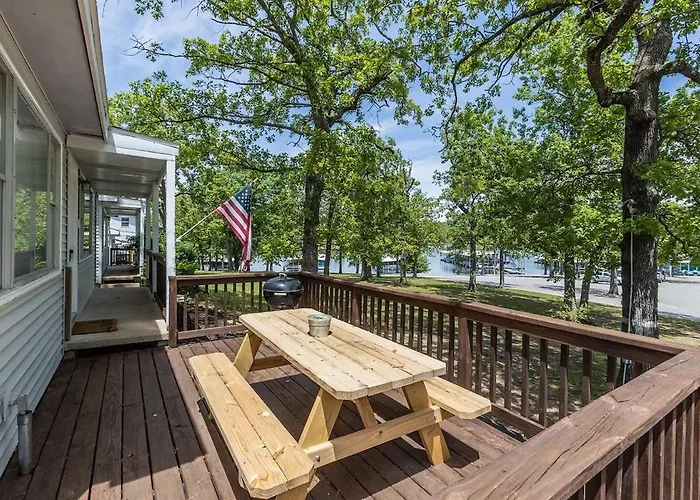Wake Zone Lighthouse Lodge - Lake Views