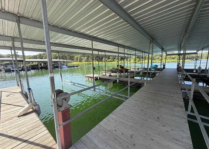 Lighthouse Lodge - 1 Bedroom Lake View - 15 Min To